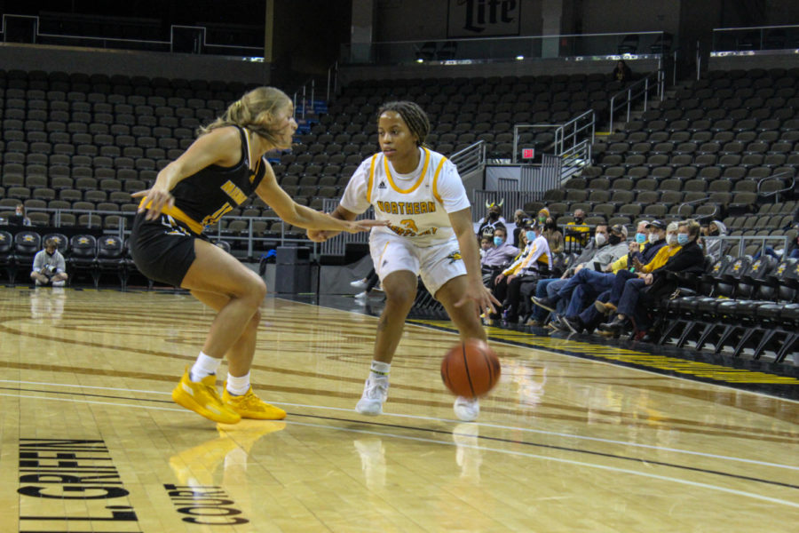 Guard Kailee Davis drives toward the basket against Milwaukee on Thursday. Davis finished with eight points in the win.