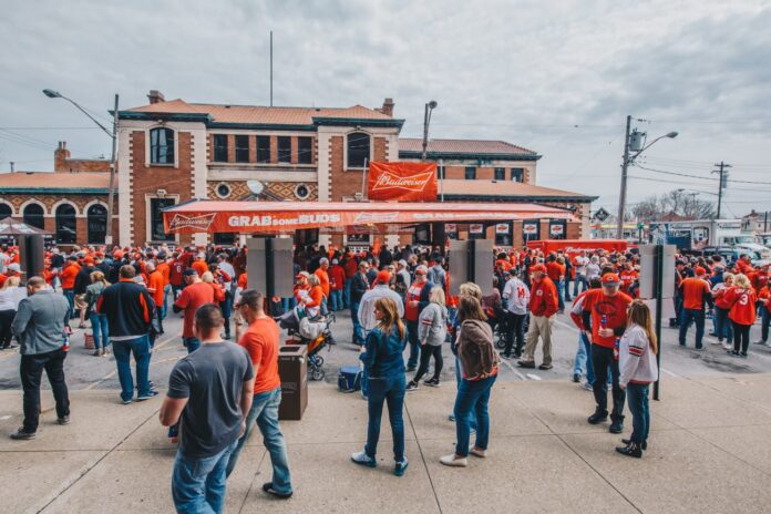 Reds+fans+enjoying+a+past+Opening+Day+outside+of+Smoke+Justis.+