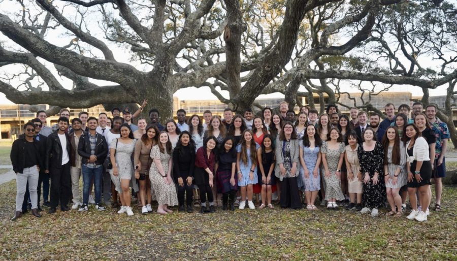 Group photo of the Baptist Campus Ministry spring break attendees at Fort Caswell, North Carolina.