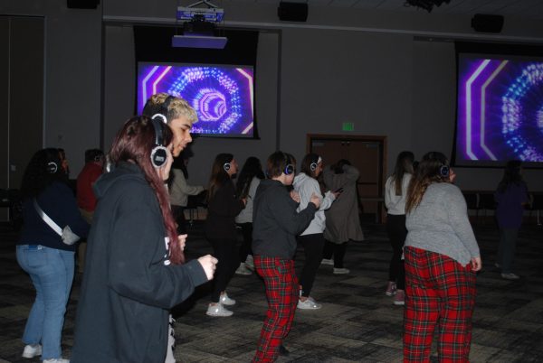 Students danced the night away in the SU ballroom... silently of course. 