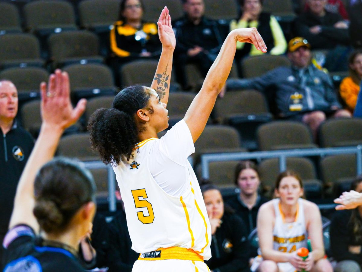 Mya Meredith played a good game against Youngstown Saturday with eight points and four steals.