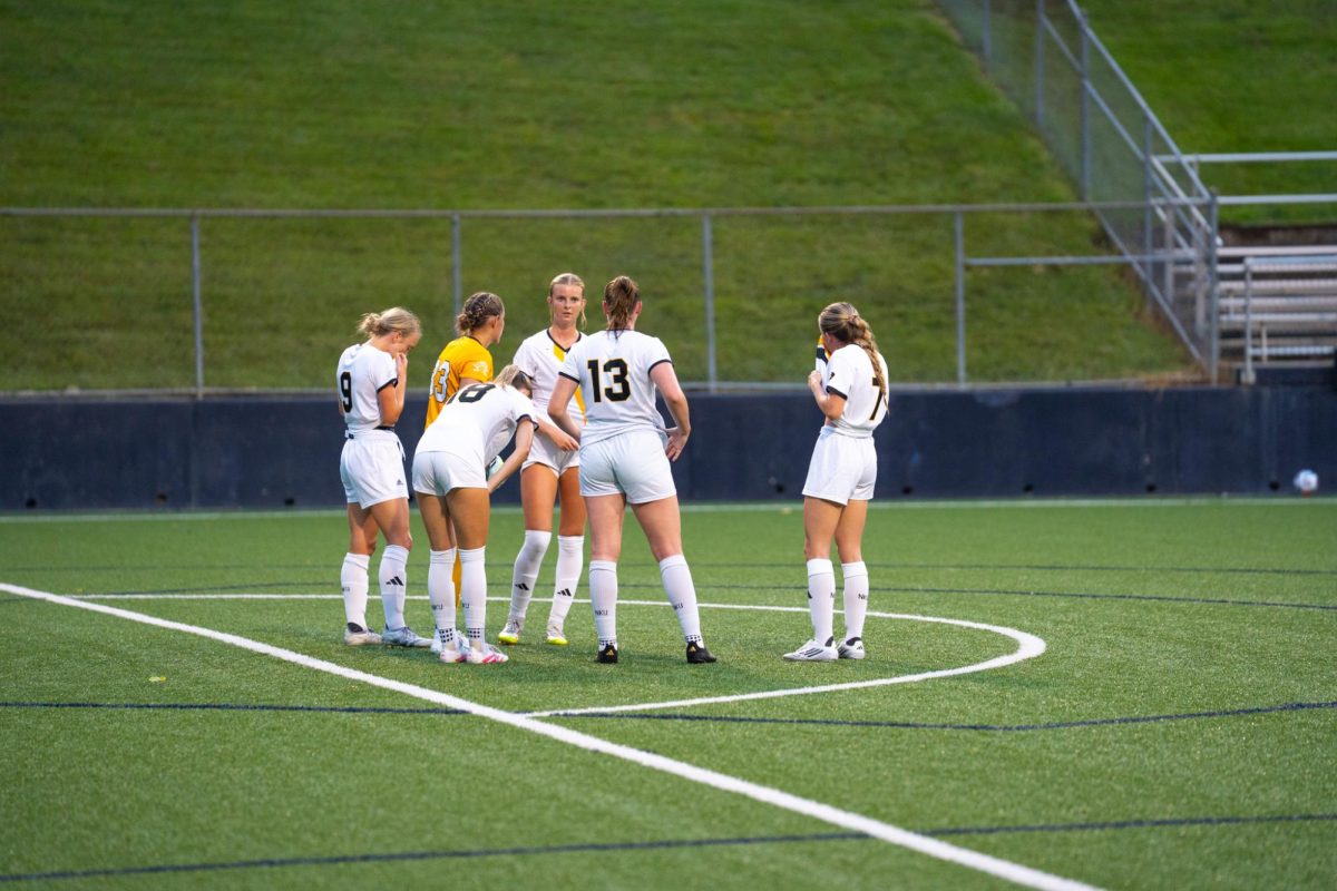 Women’s soccer ends in a draw against Mercyhurst 1-1. Junior Megan Molner was the first to put it in the back of the net for the Norse off a pass from Riley Evans.