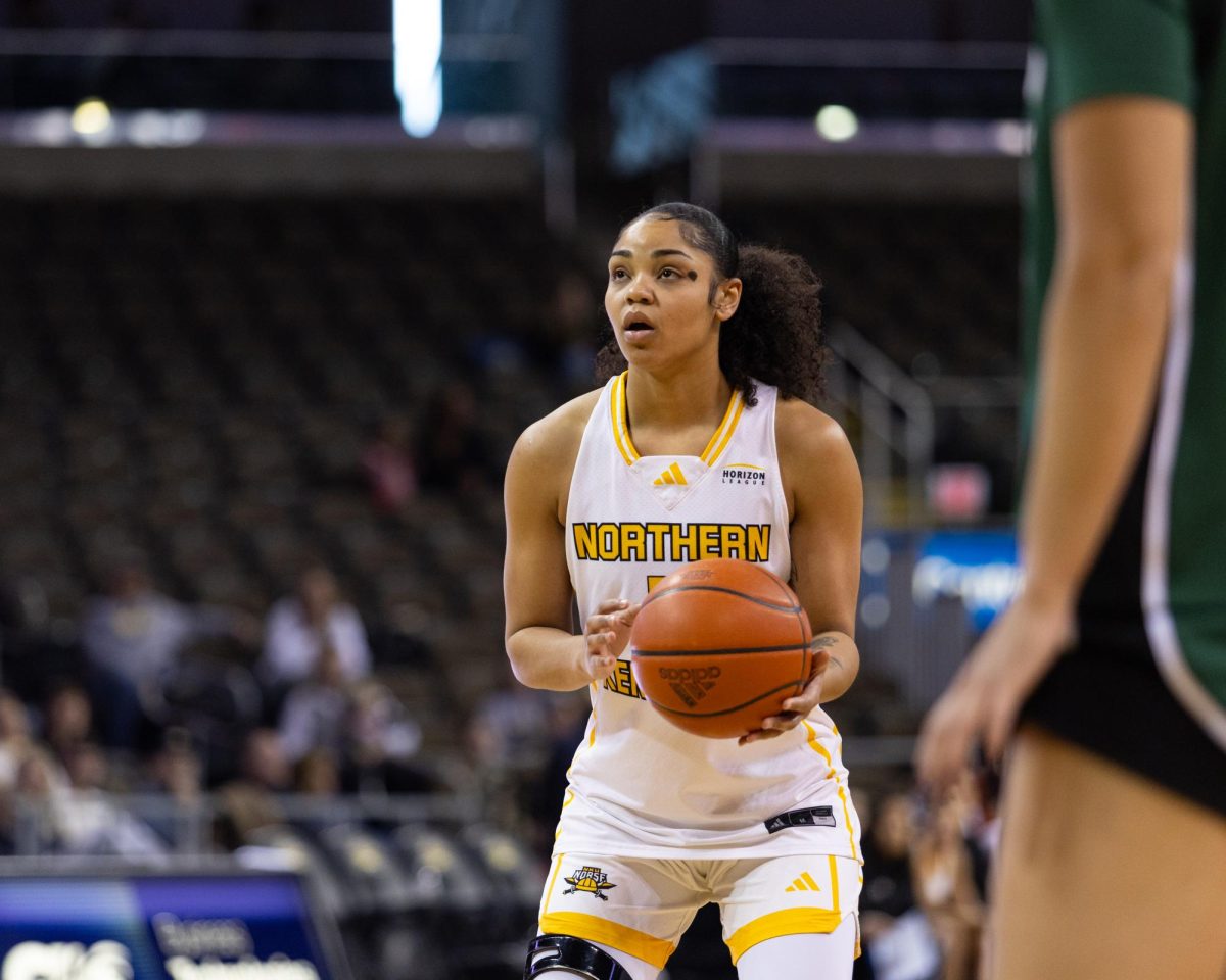 Mya Meredith led the team in scoring against Cleveland State, dropping 17 points on 7-11 shooting.
