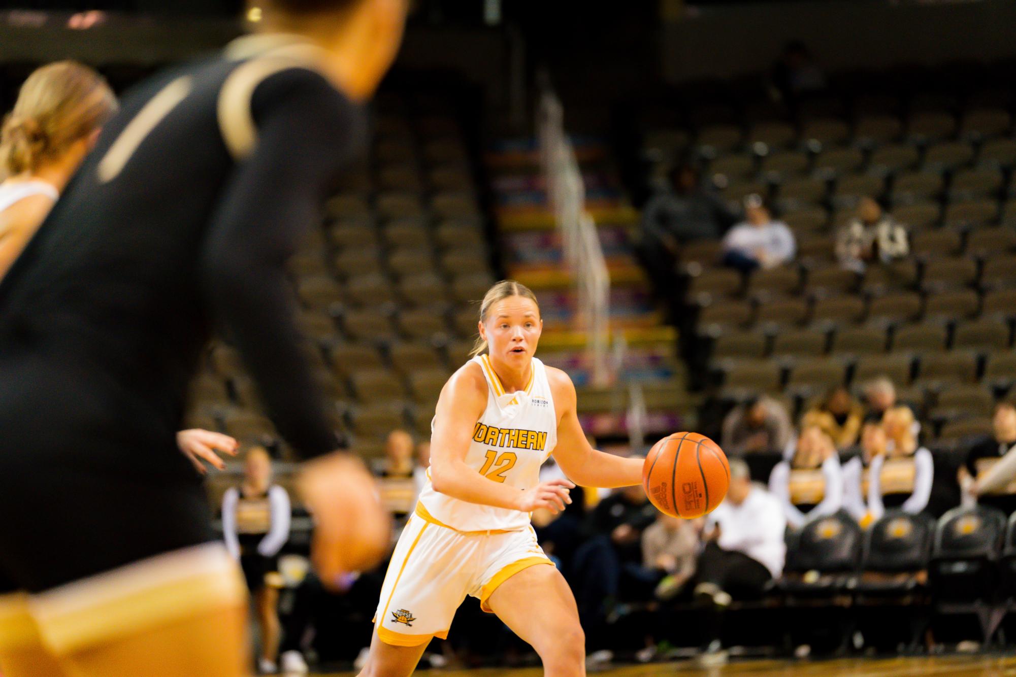 Anna Hamilton bringing up the ball against Oakland's defense. Hamilton had herself a game, hitting the game-winning and-one, finishing with a career-high 12 points, shooting 4-7 from the floor and 3-3 from the free throw line.