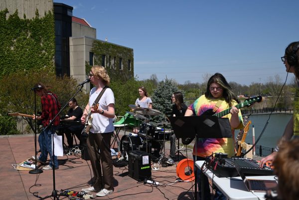 “Live at the Loch” now accepting student musicians to perform